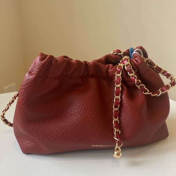 Crossbody Bucket Bag Burgundy. - Picture 4 of 9